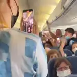 Locura a bodo de un avión tras proclamarse Argentina campeona del mundo