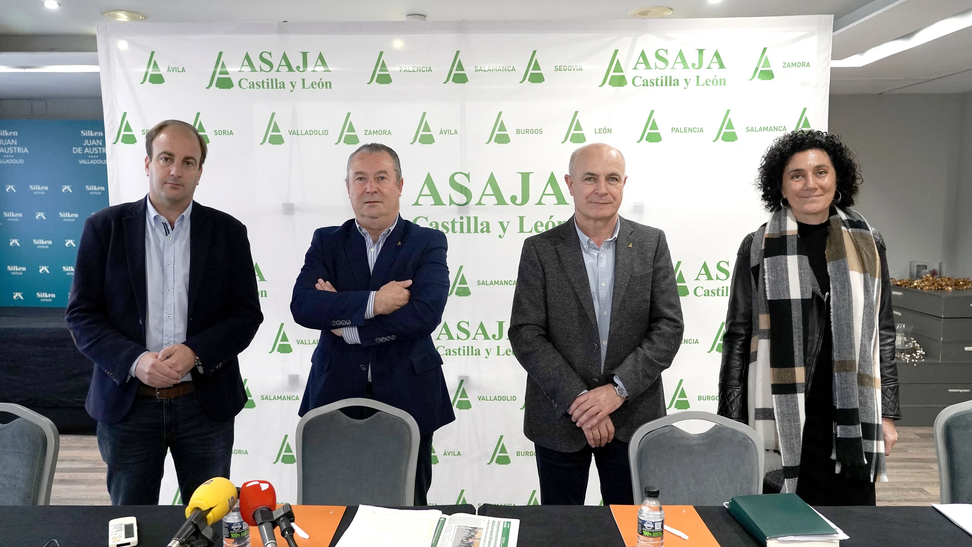 El presidente de Asaja Castilla y León, Donaciano Dujo; el secretario general, José Antonio Turrado; el vicepresidente regional y presidente de Asaja Ávila, Joaquín Antonio Pino; y la gerente regional de la opa, Nuria Ruiz Corral, hacen balance del año agrícola y ganadero 2022