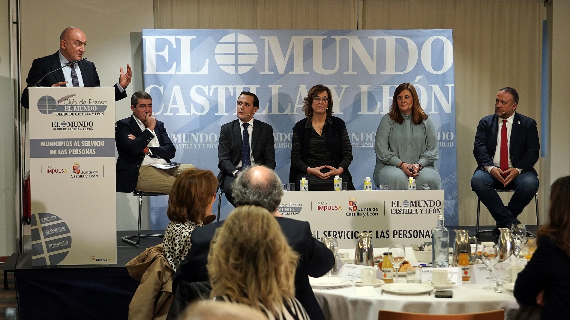 El consejero de la Presidencia, Jesús Julio Carnero, clausura el Club de Prensa El Mundo-Diario de Castilla y Le�n "Municipios al servicio de las personas"