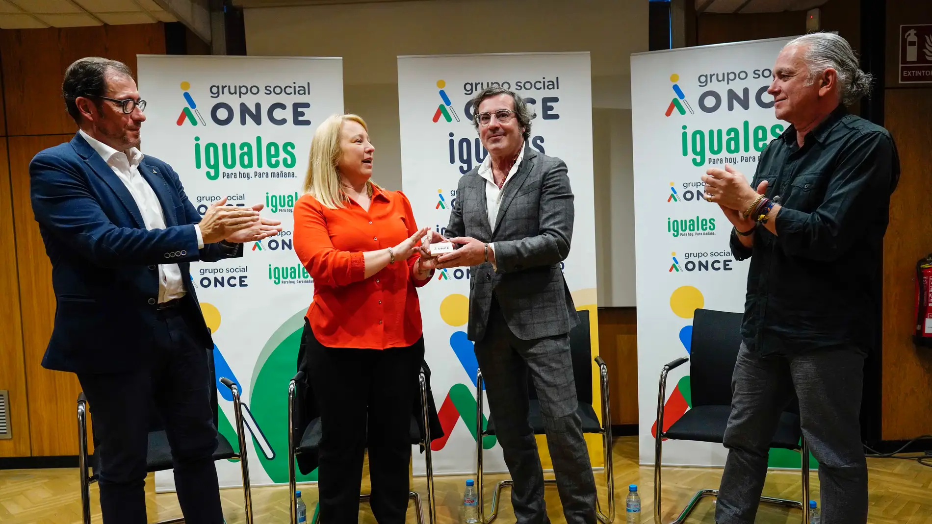 La ONCE presenta el audiolibro para personas ciegas “Te regalo mi voz” del vallisoletano Guillermo Delgado