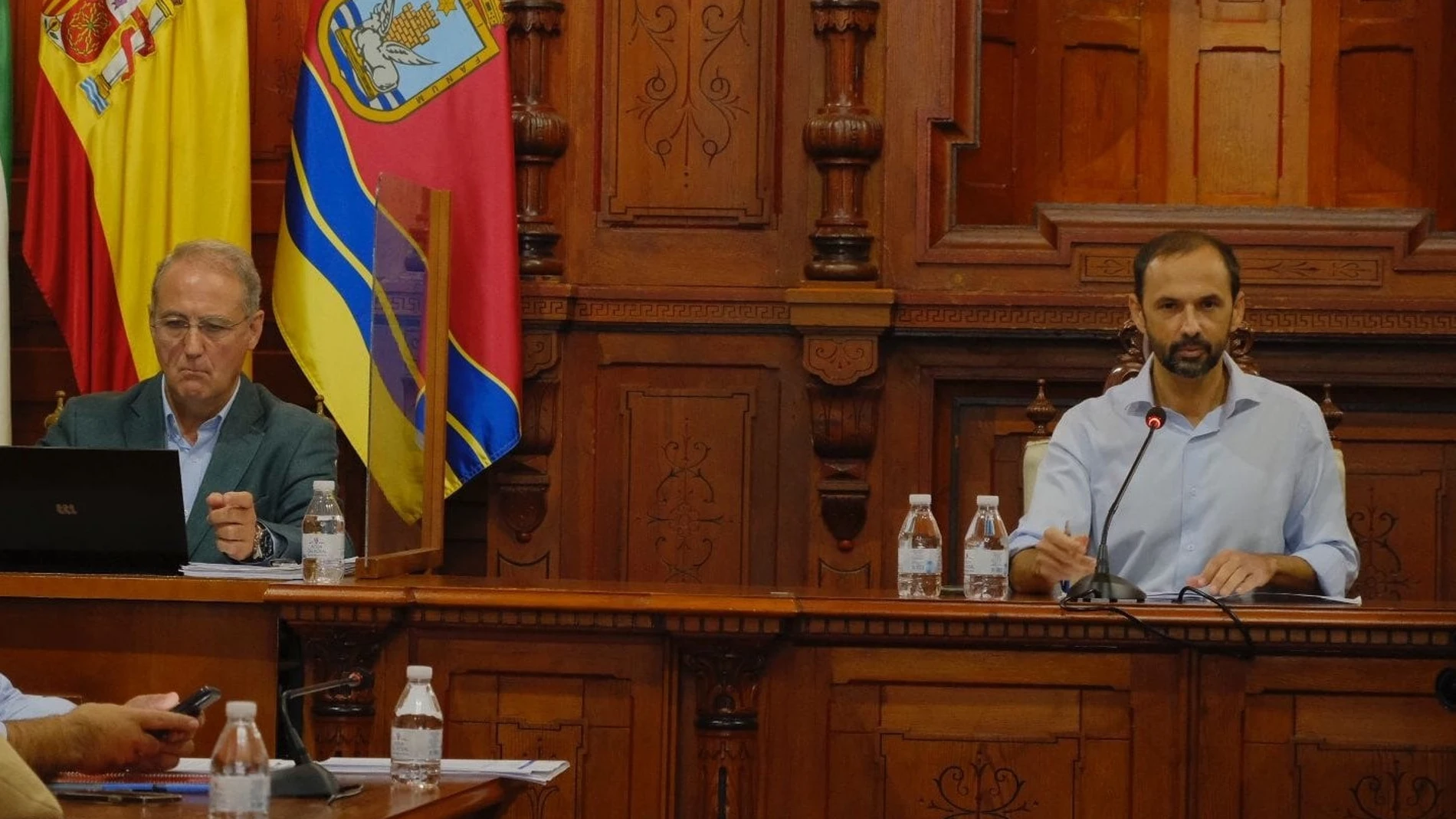 Víctor Mora, ex alcalde de Sanlúcar de Barrameda en un Pleno en el Ayuntamiento. AYUNTAMIENTO DE SANLÚCAR