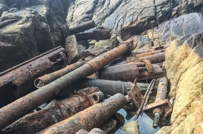 Dónde ver decenas de cañones alemanes de la II Guerra Mundial arrojados desde un acantilado