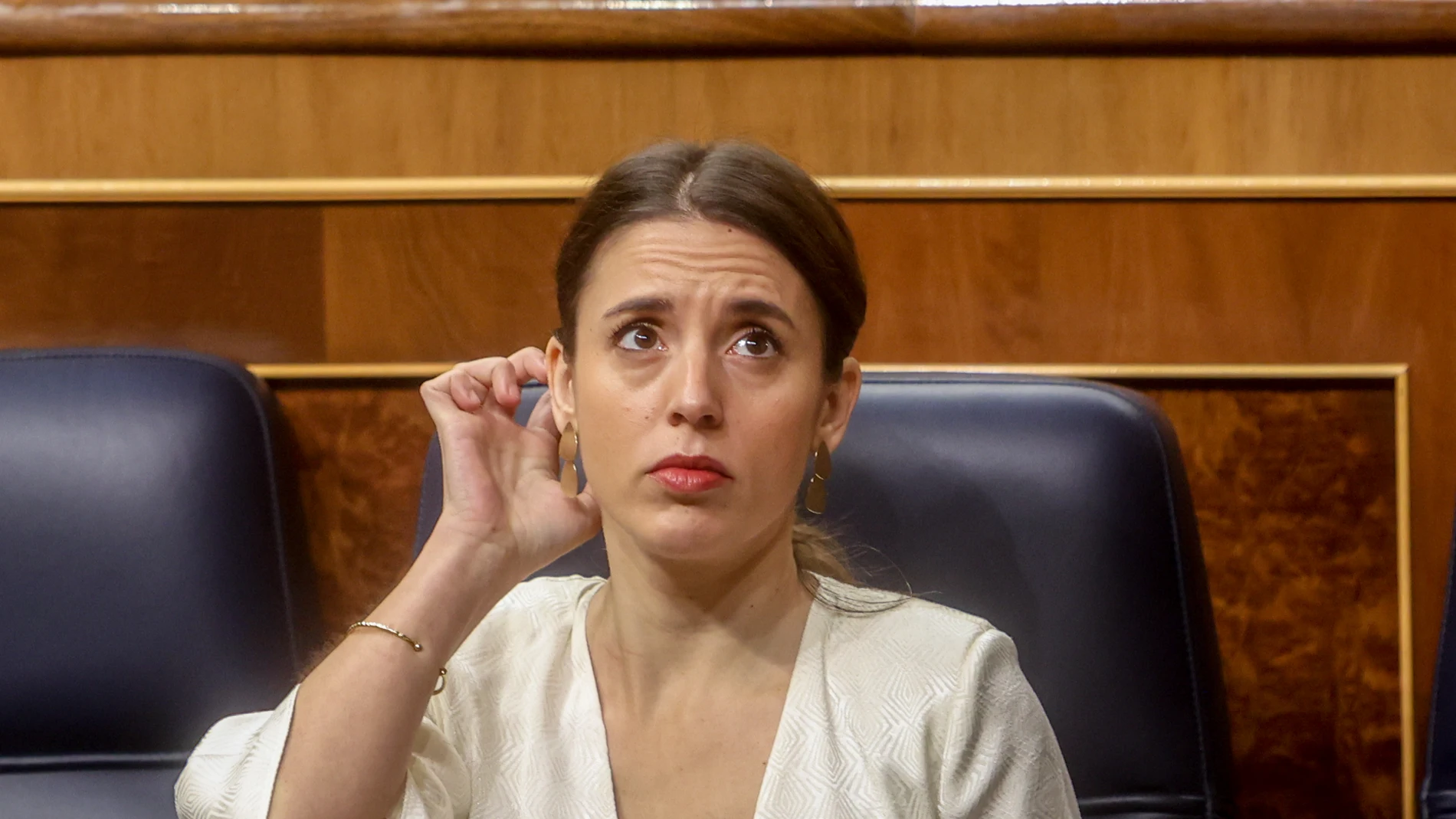 La ministra de Igualdad, Irene Montero, durante la sesión plenaria en el Congreso de los Diputados, a 22 de diciembre de 2022, en Madrid (España)