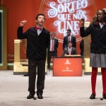 Dos niños de la residencia de San Ildefonso cantan un cuarto premio. Eduardo Parra / Europa Press