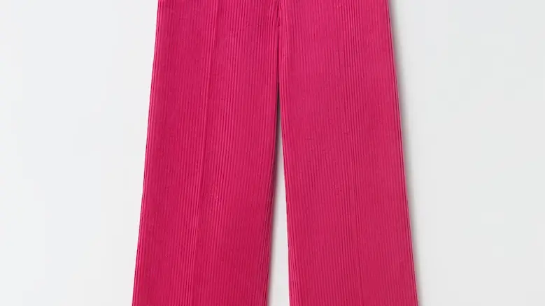 Pantalón pana de mujer recto, de Sfera