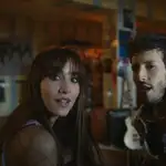 Aitana y Sebastián Yatra en un fotograma de su videoclip 'Las dudas'