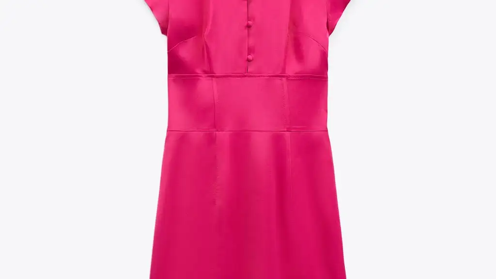 Vestido midi satinado, de Zara