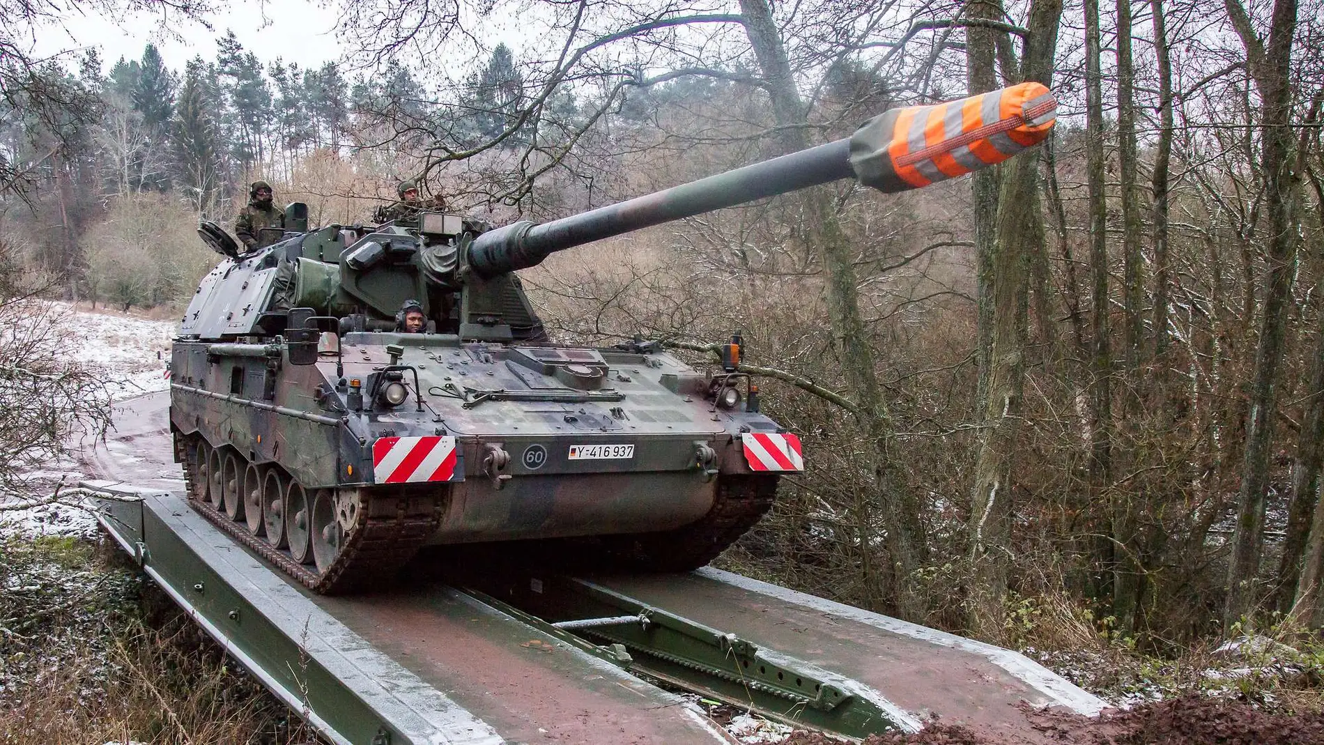 Panzerhaubitze 2000 en acción.