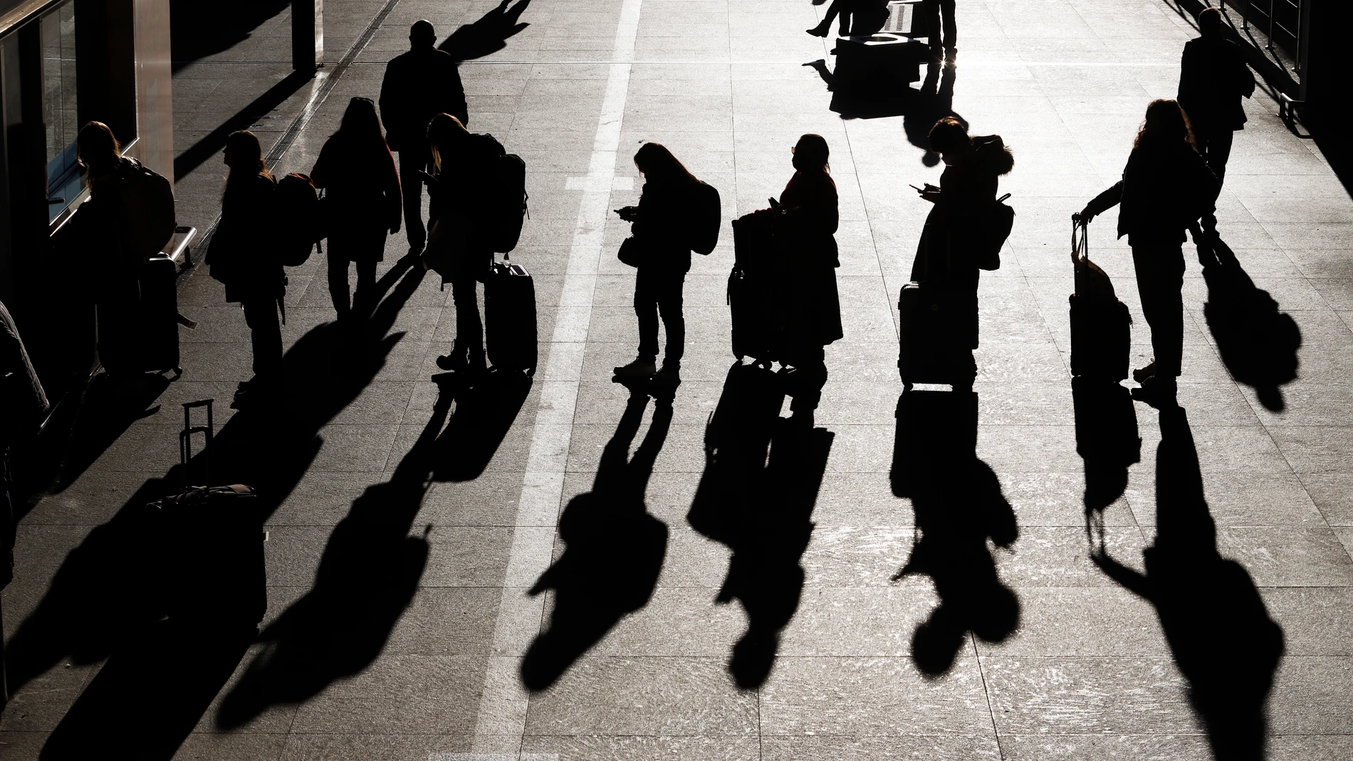 Viajeros en el aeropuerto de Málaga Costa del Sol. Álex Zea / Europa Press