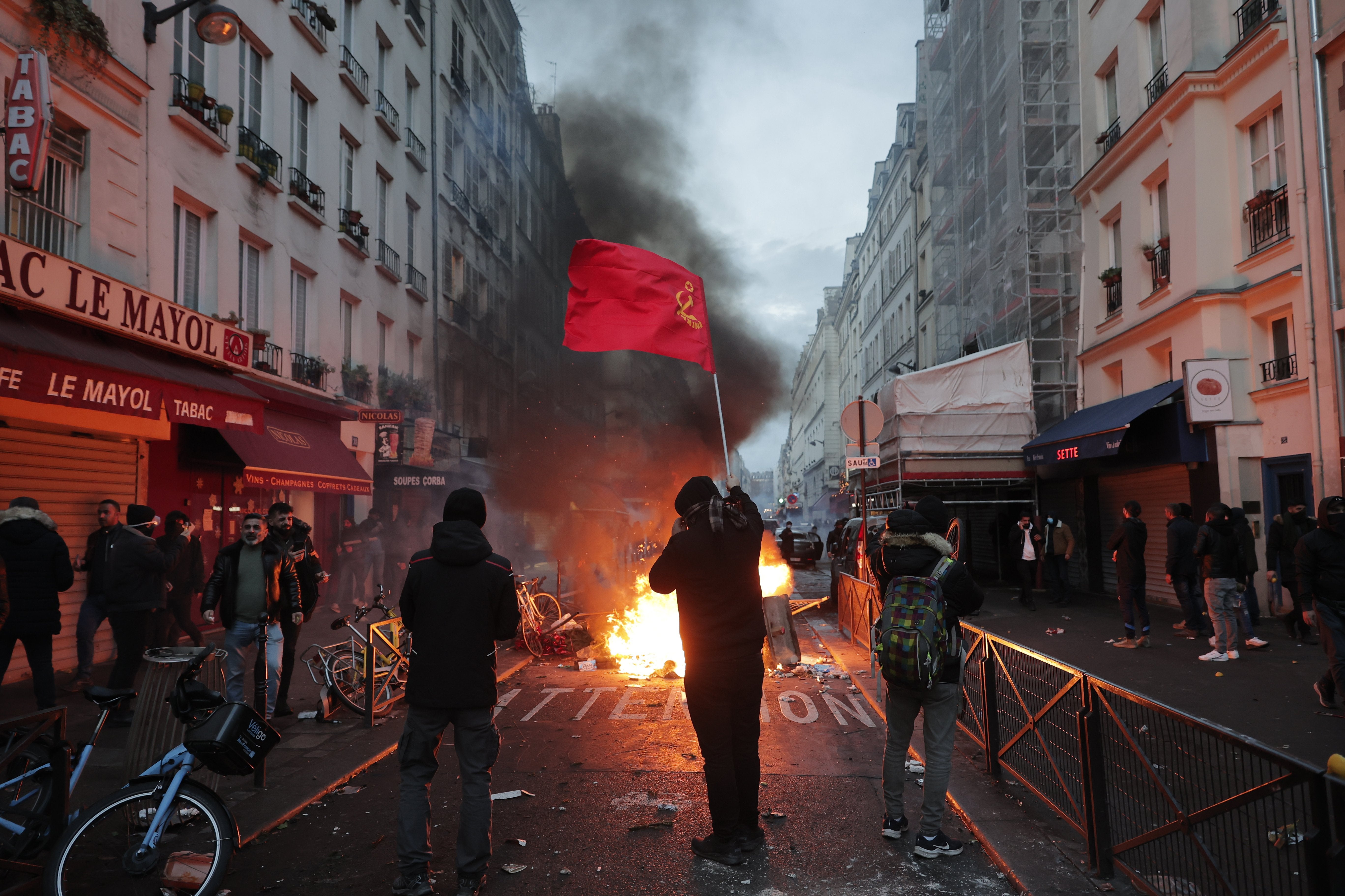 Европа нападение. Протесты погромы Европа Париж 2023. Массовые беспорядки во Франции (2005). Погромы во Франции 2005 года.
