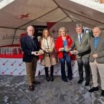 Rosa Urbón, Víctor Caramanzana, Miguel y María Vergara, y Alfonso Jiménez entregan las comidas