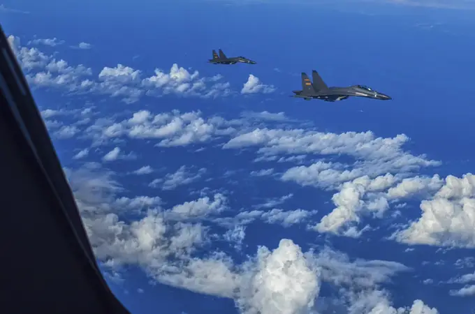 China envía 25 aviones de guerra y tres buques hacia Taiwán