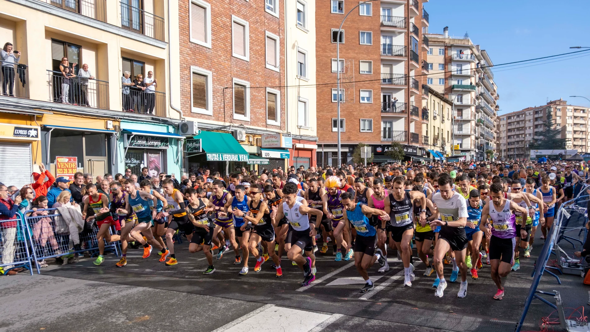 Miles de atletas participan en la XXXVIII edición de la San Silvestre Salmantina