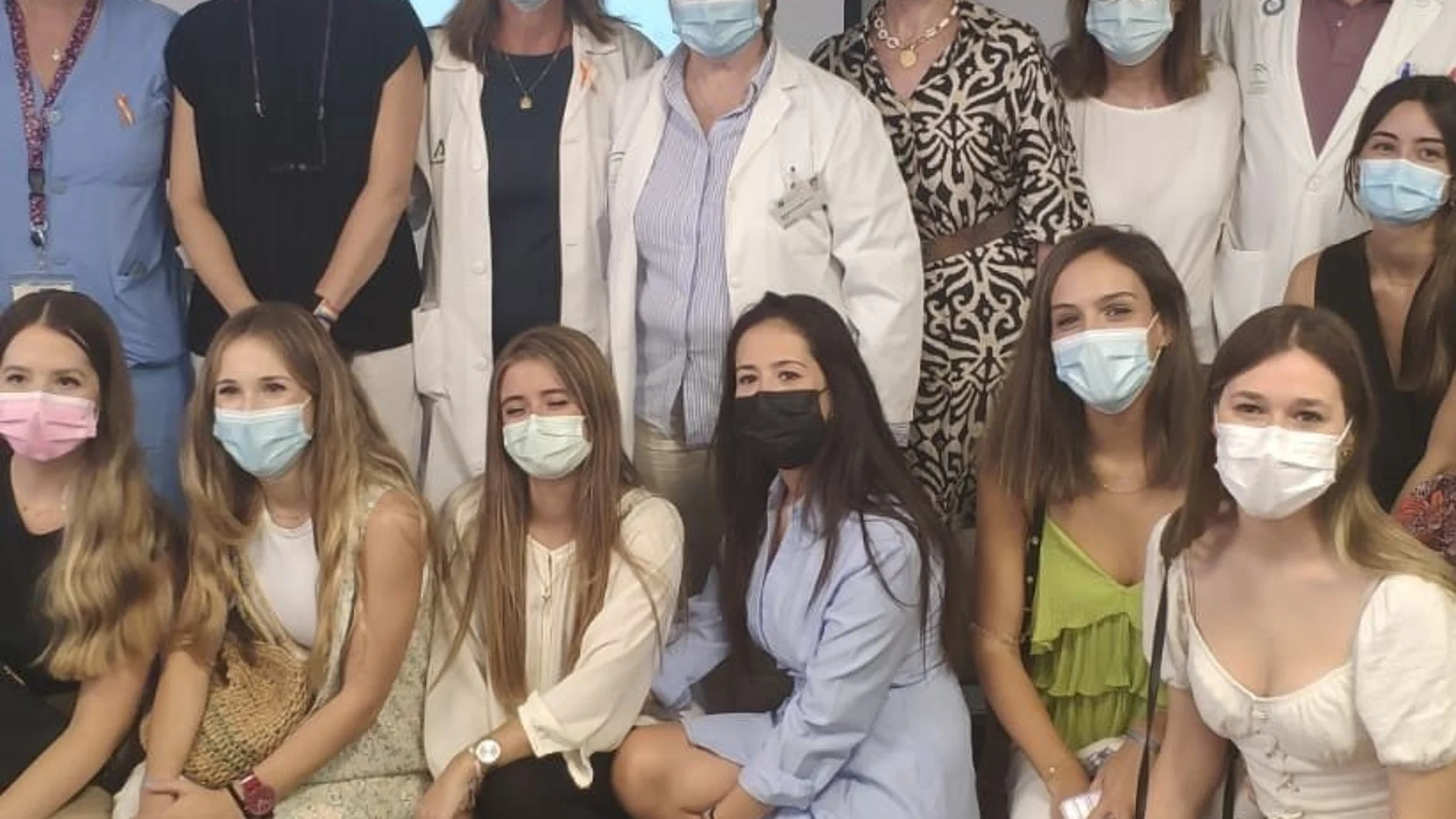 Un equipo de enfermeras homenajeadas en el Hospital Virgen del Rocío