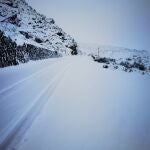 Cerrados todos los accesos al Teide por la presencia de nieve y placas de hielo en la calzadaCABILDO DE TENERIFE26/12/2022