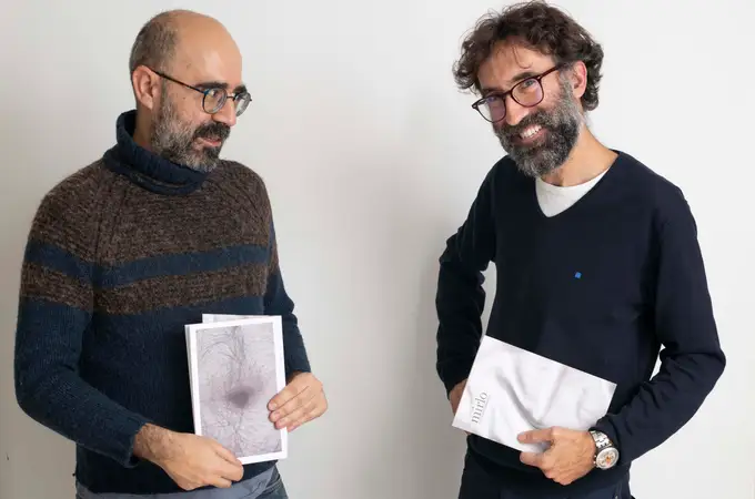 Óscar Esquivias y Asís G. Ayerbe conjugan fotografía y literatura en ‘Mirlo’, “la revista más bonita del mundo”