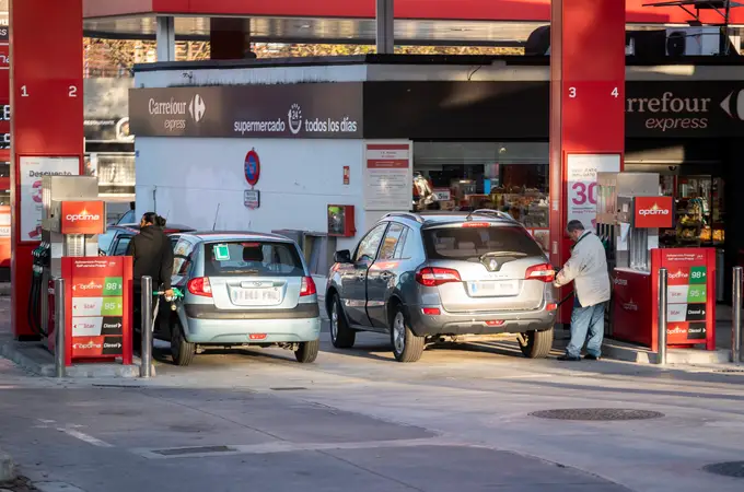 Llenar un depósito en función de la gasolinera puede suponer un ahorro entre 18 y 11 euros en la Comunidad