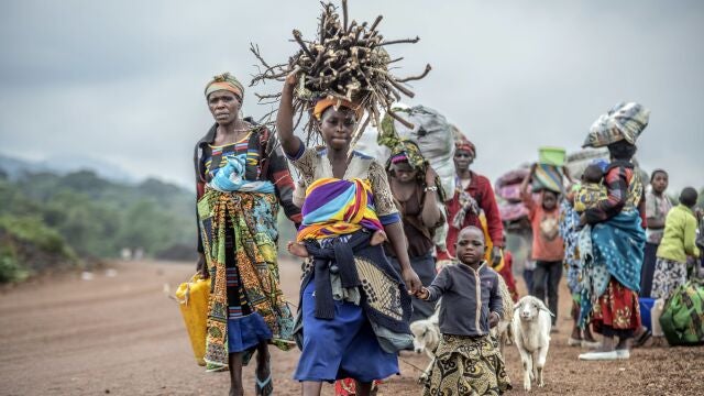 Congoleños huyendo de las zonas ocupadas por el M23