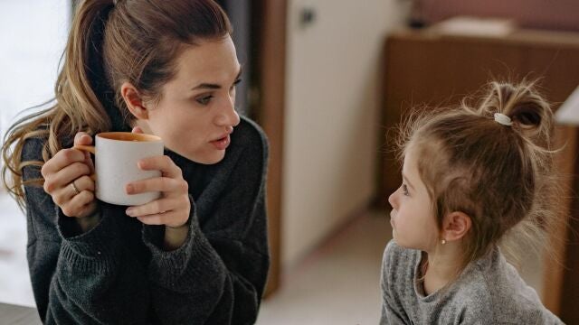 Muchos padres no saben qué responder cuando sus hijos les piden probar el café | Fuente: Yan Kruaku / Pexels