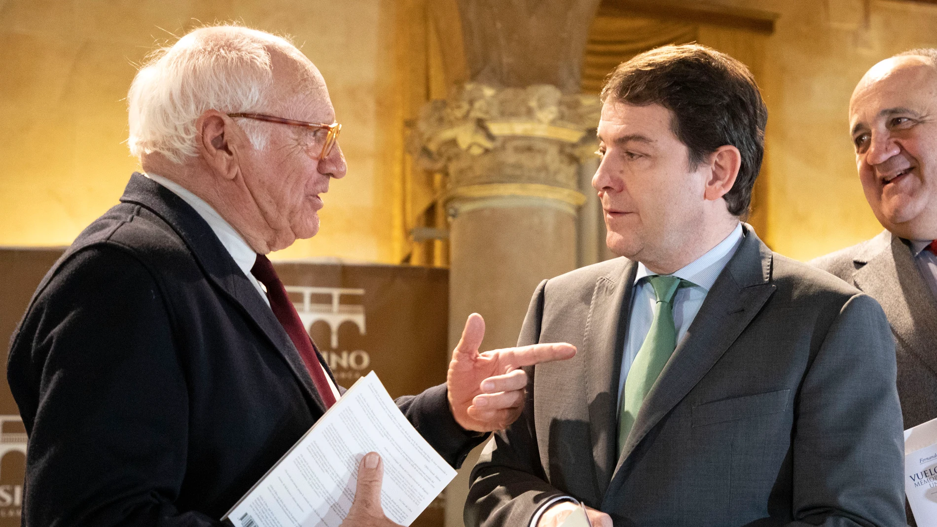 El presidente de la Junta de Castilla y León, Alfonso Fernández Mañueco, participa en la presentación del libro ''''Vuelos en Libertad, Memorias Desordenadas de un Jurista Inquieto'''', de Fernando Gómez de Liaño