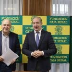 Feliciano Ferrero y Cipriano García informan del reparto de las ayudas del fondo