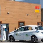 Los usuarios cargarán la batería de sus automóviles con energía 100% verde y podrán localizar, reservar y pagar desde el móvil a través de la aplicación Recarga Pública Iberdrola