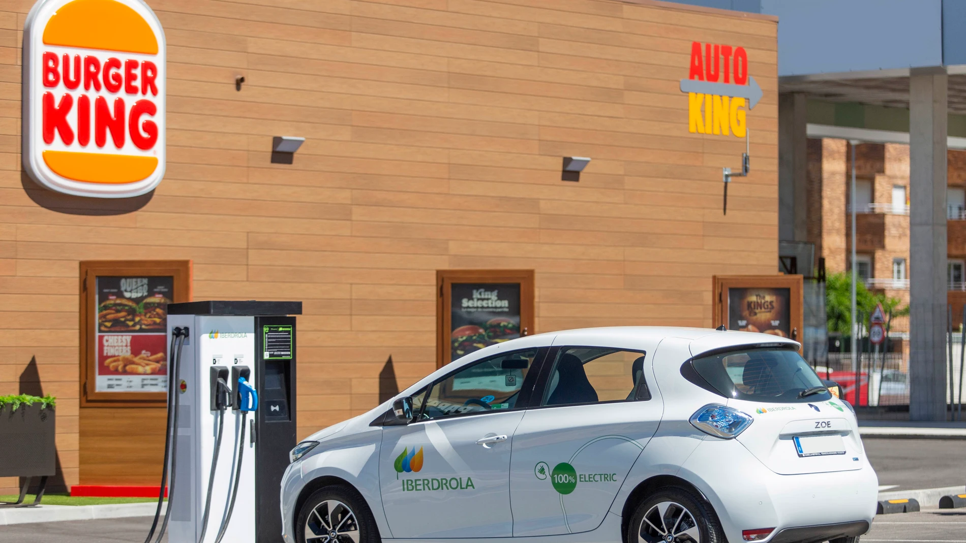 Los usuarios cargarán la batería de sus automóviles con energía 100% verde y podrán localizar, reservar y pagar desde el móvil a través de la aplicación Recarga Pública Iberdrola