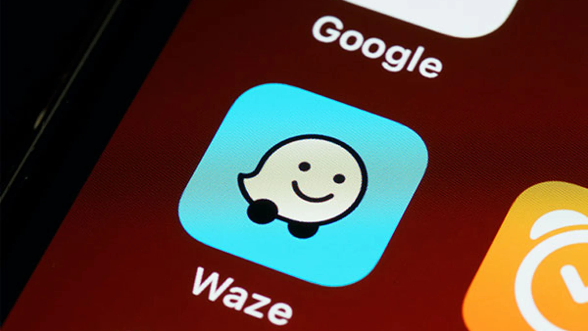 La app de navegación Waze en un móvil.