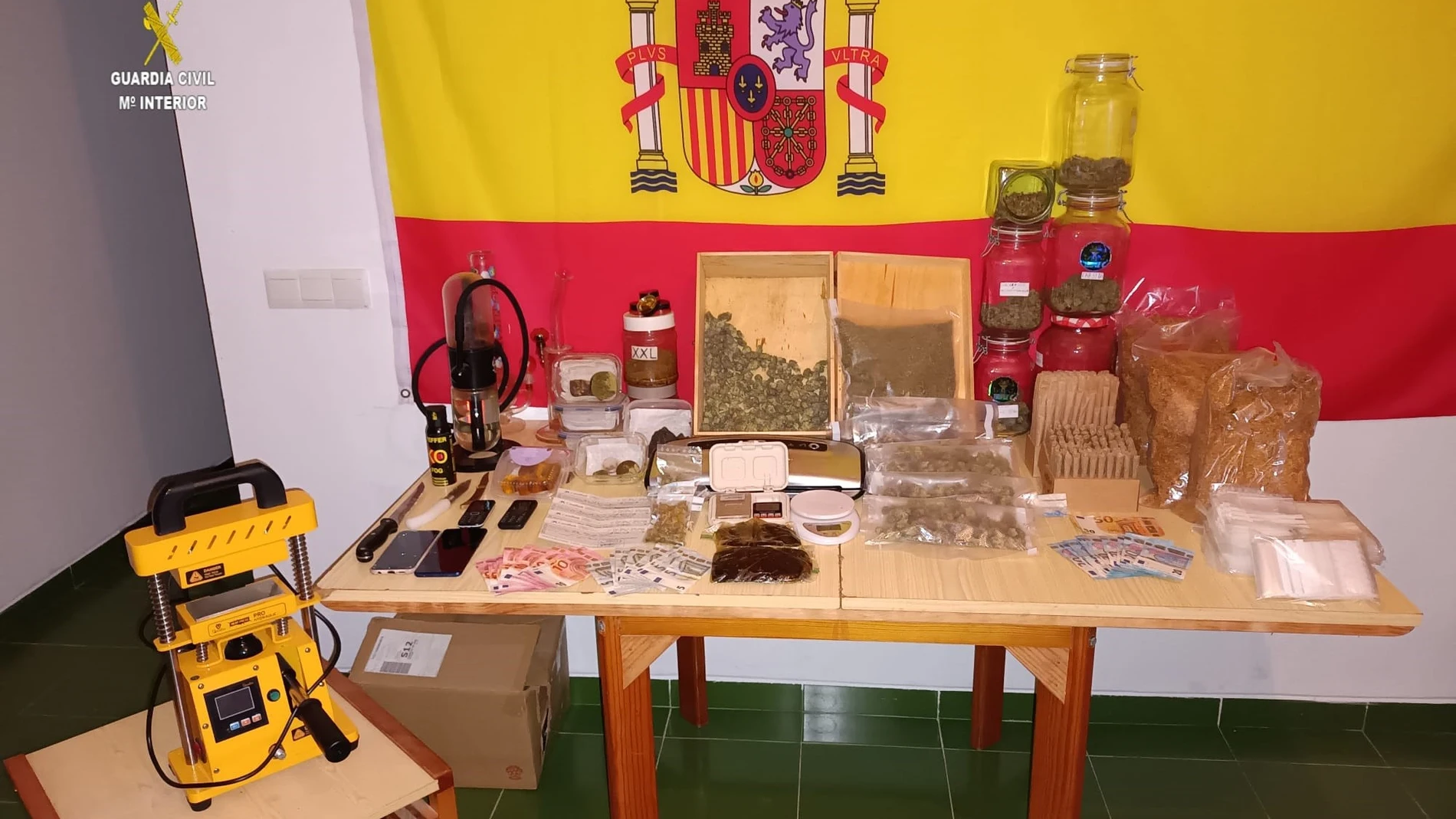 Material incautado en la operación