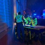 Agentes del Samur acuden al lugar de los hechos en Madrid