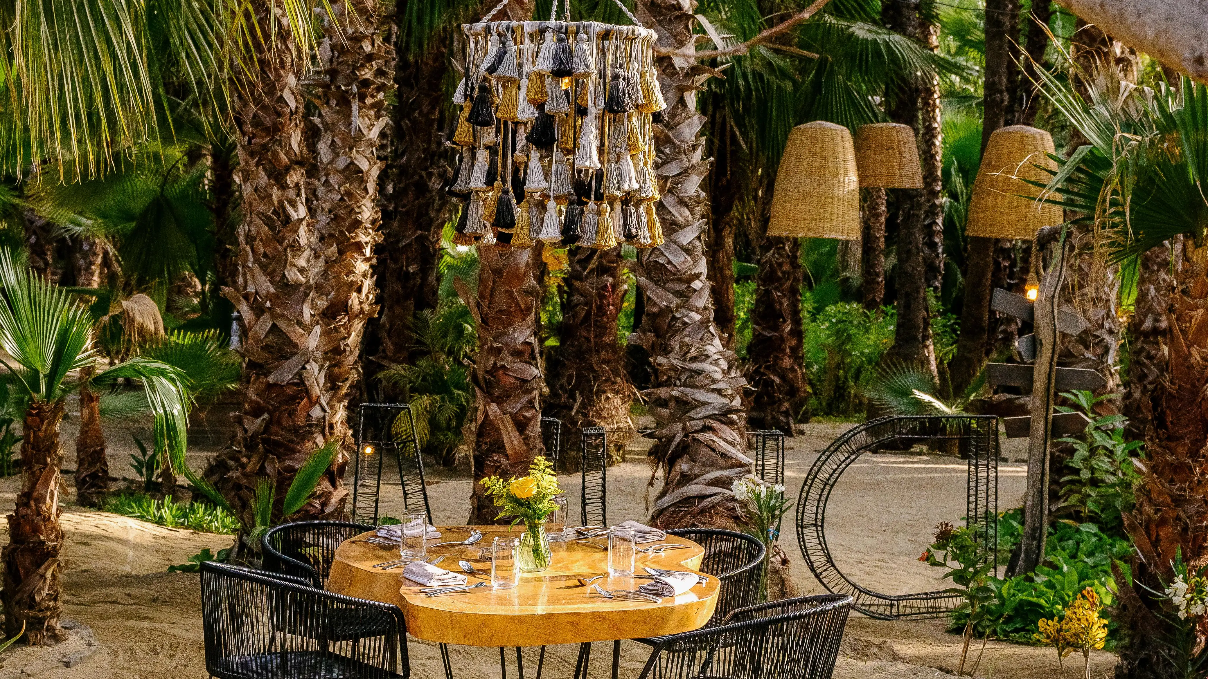 Restaurante Dum, en medio de un oasis en Todos Santos