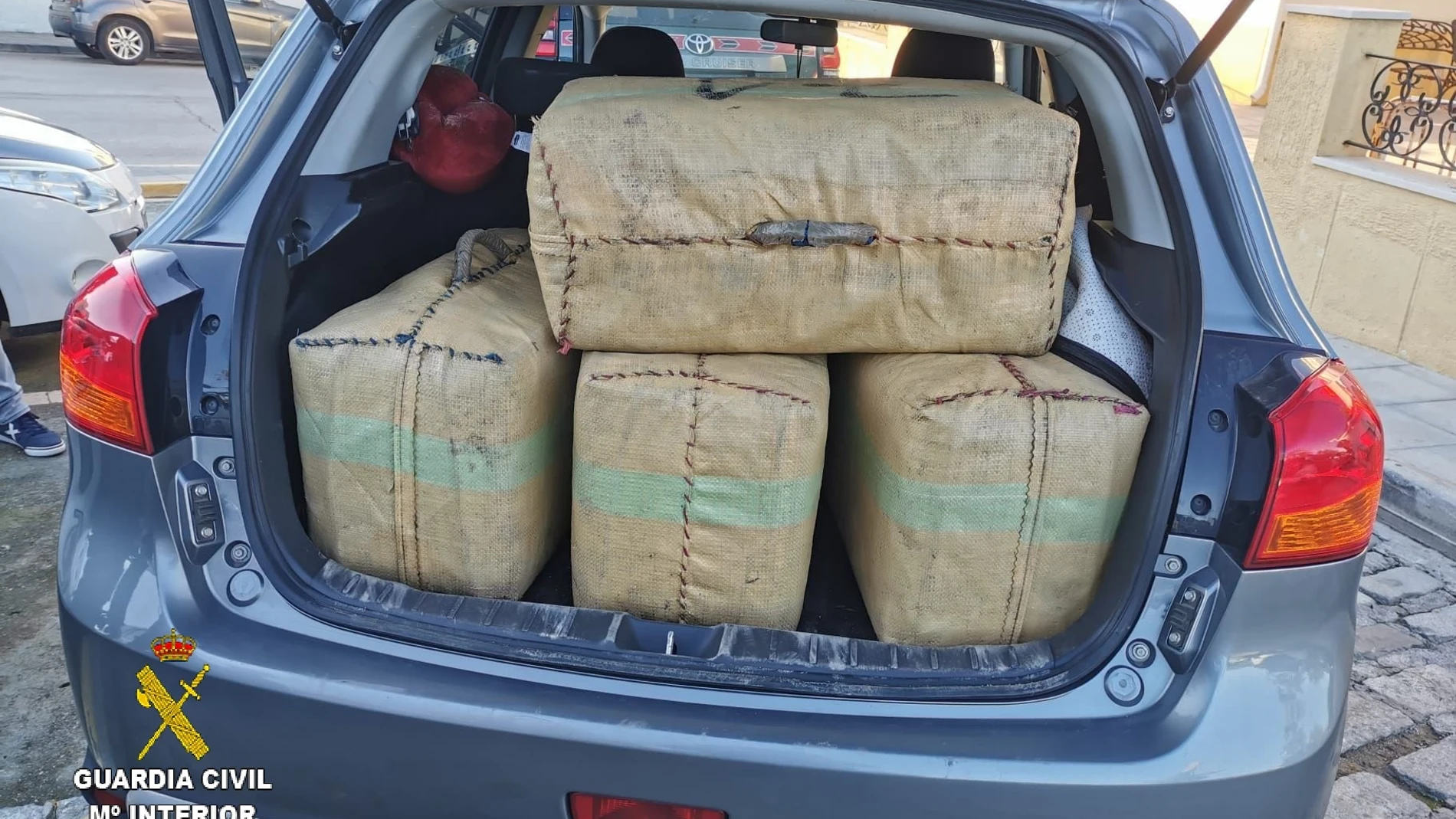 Detenido en Algeciras (Cádiz) con 270 kilos de hachís ocultos en el maletero de su vehículoGUARDIA CIVIL30/12/2022