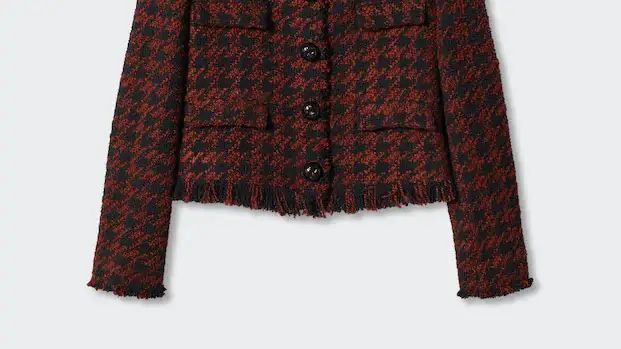 Chaqueta tweed flecos, de Mango