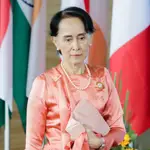  Un tribunal militar birmano condena a Suu Kyi a siete años de cárcel por corrupción