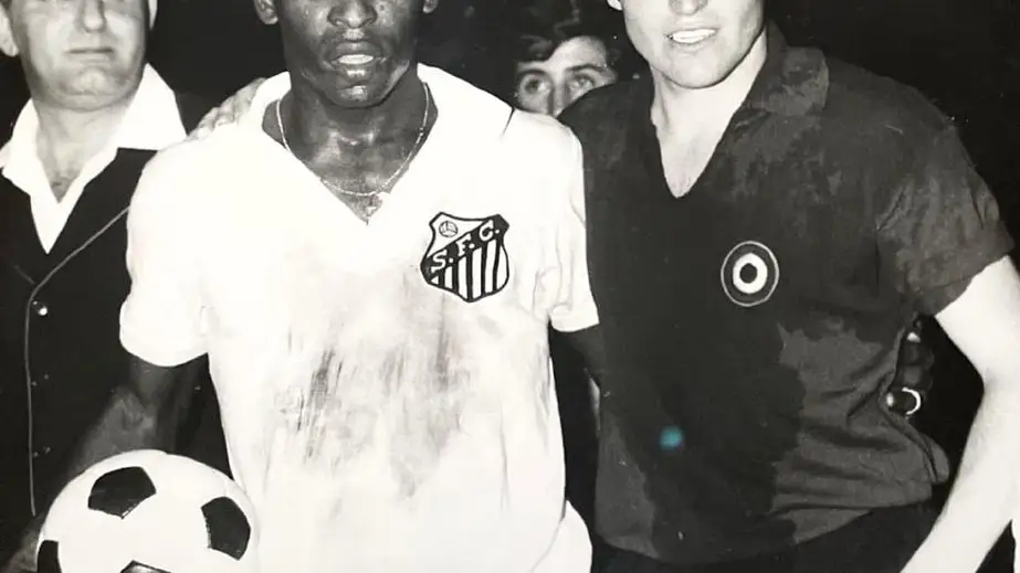 De Sisti y Pelé después del primer partido en el que se enfrentaron