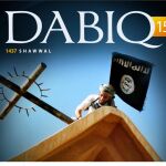 Portada de la revista Daviq, del Estado Islámico, en la que, bajo el lema de "Derribar la Cruz", como se ve en la imagen, criticaban al Papa Benedicto XVI