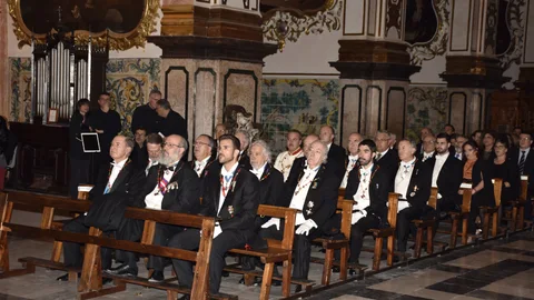 Ceremonia de los Caballeros del Centenar de la Ploma celebrada en la Iglesia de San Juan de la Cruz