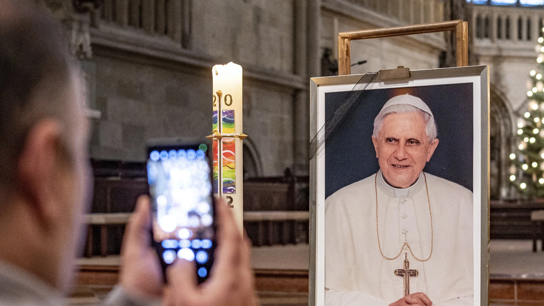 Las diócesis tocan en señal de duelo por Benedicto XVI