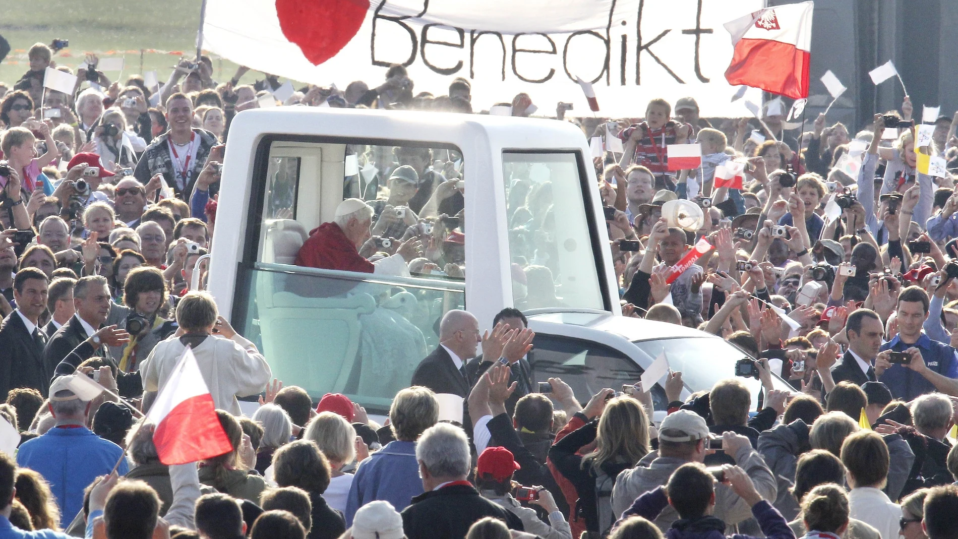 En el Papamóvil en Friburgo en 2011
