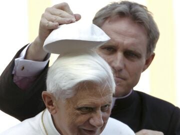 La posible indemnización en un proceso de abusos complica el reparto de la herencia de Ratzinger 