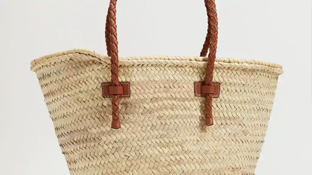 Bolso capazo asas trenzadas, de Mango Outlet