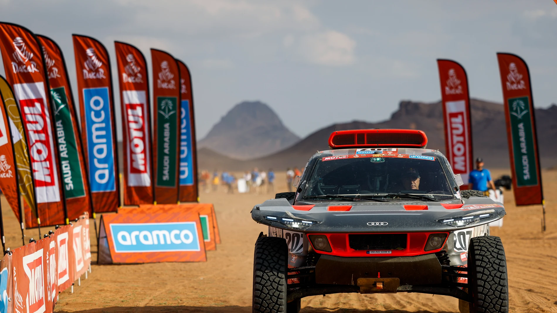 El Audi de Carlos Sainz y Lucas Cruz, durante la etapa 2 del Dakar 2023 02/01/2023 ONLY FOR USE IN SPAIN