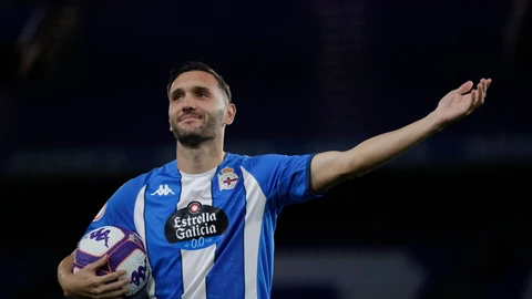 Lucas Pérez, en su presentación como nuevo jugador del Deportivo de La Coruña