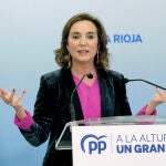 La secretaria general del PP, Cuca Gamarra, participa en un acto público para apoyar al candidato del PP a la Alcaldía de Logroño, Conrado Escobar, este martes en el Ayuntamiento de Logroño.