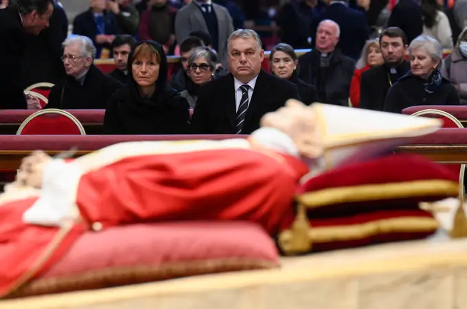 Un funeral propio de un Papa en activo (con matices)