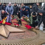 Habitantes de Tolyatti rinden homenaje a los reclutas del pueblo muertos en Lugansk el 31 de diciembre