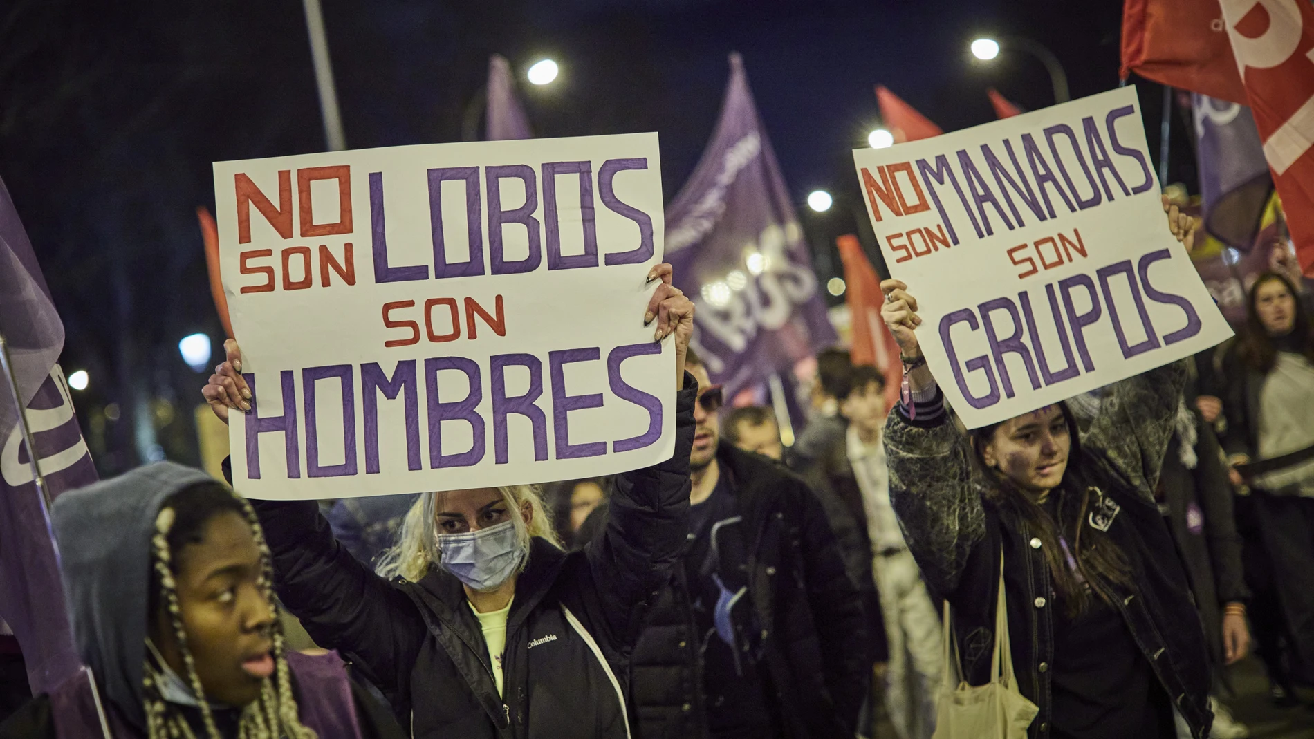 Miles de ciudadanos participan en la marcha convocada en Madrid, este martes, 8 de marzo, con motivo del Día Internacional de la Mujer