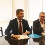 El presidente de la Diputación de Alicante, Carlos Mazón, junto al alcalde de Benidorm, Toni Pérez
