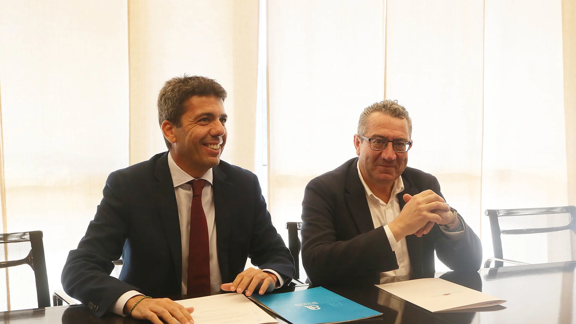 El presidente de la Diputación de Alicante, Carlos Mazón, junto al alcalde de Benidorm, Toni Pérez