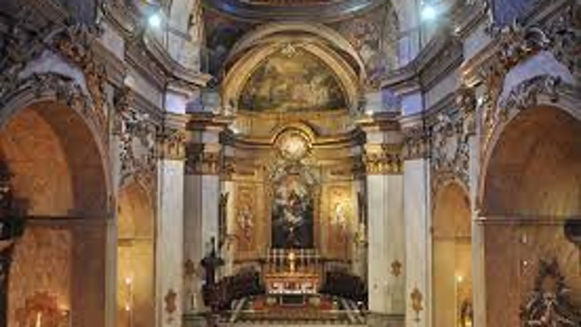 Interior de la Basílica de San Miguel en Madrid